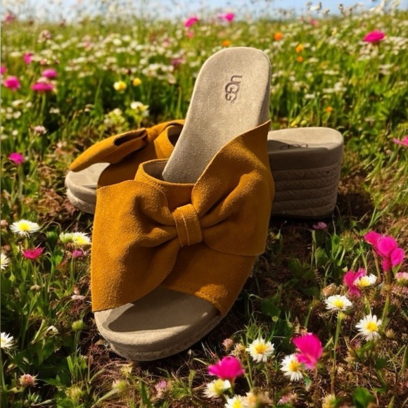 UGG Jaycee Slide Wedge Sandals Espadrilles Gold Wedge Sandals with Bow Detail. - Picture 14 of 15